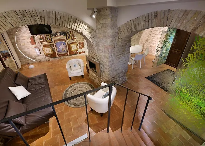 Perfetta Letizia Casa * Assisi